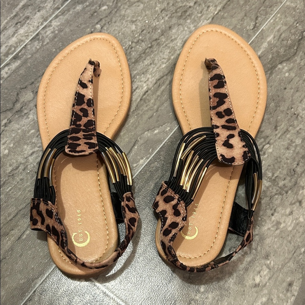 Chic Leopard Print Sandals size 9